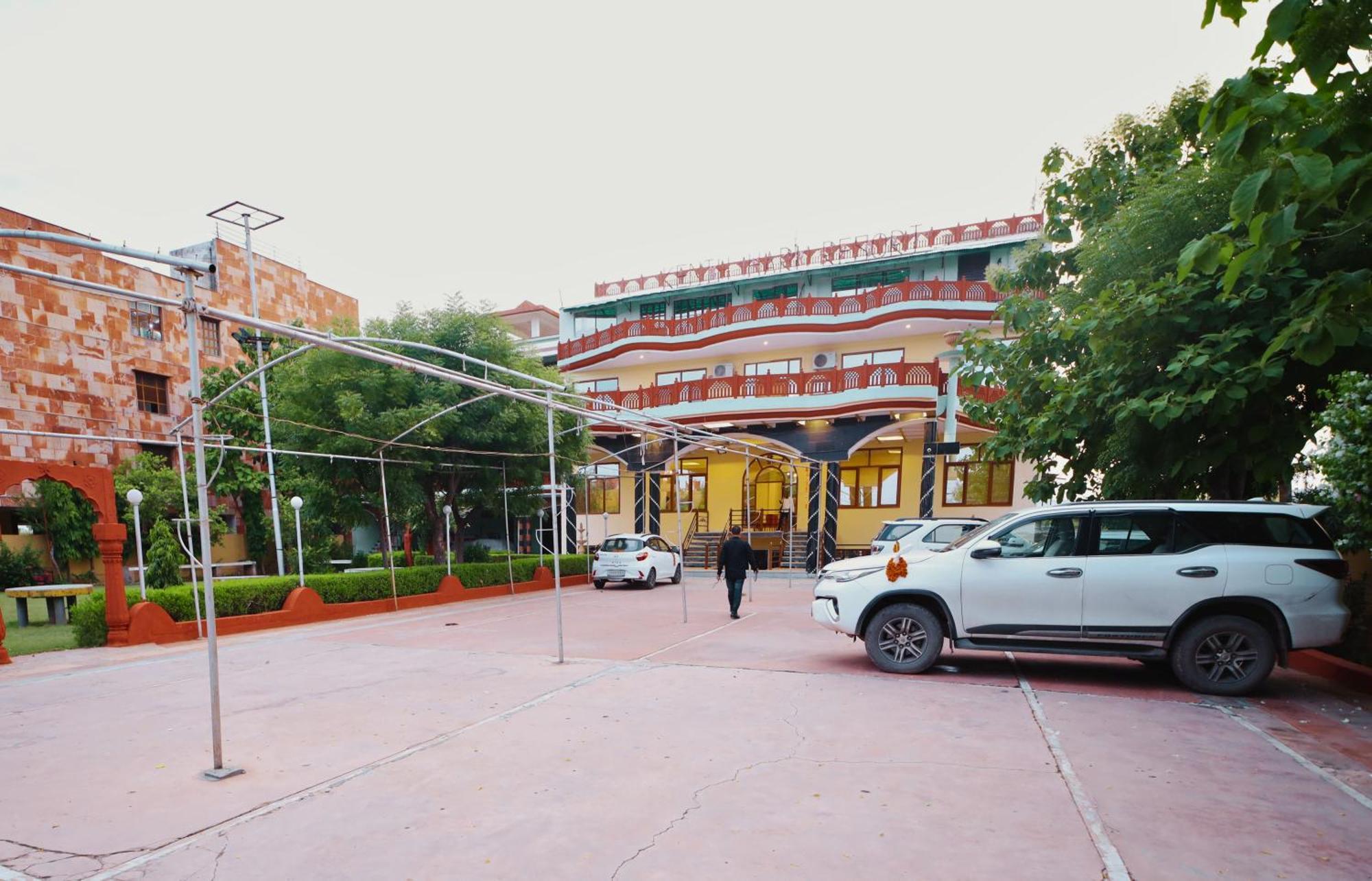 Kenth Hari Resort Dhaulpur By Shrigo Hotels Exterior photo